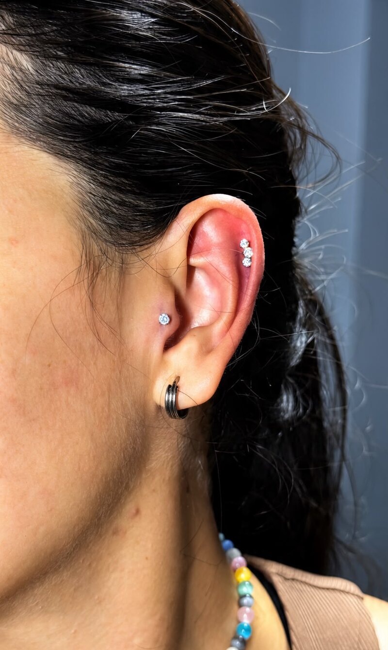 Resultado — hélix con diamantes, tragus y aro